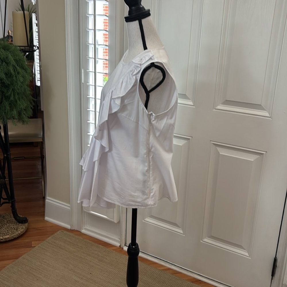 V Christina Sleeveless Blouse - Picture 2 of 6
